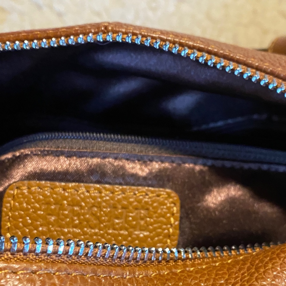 Elegant Brown Leather HeShe Crossbody Handbag - Picture 8 of 16